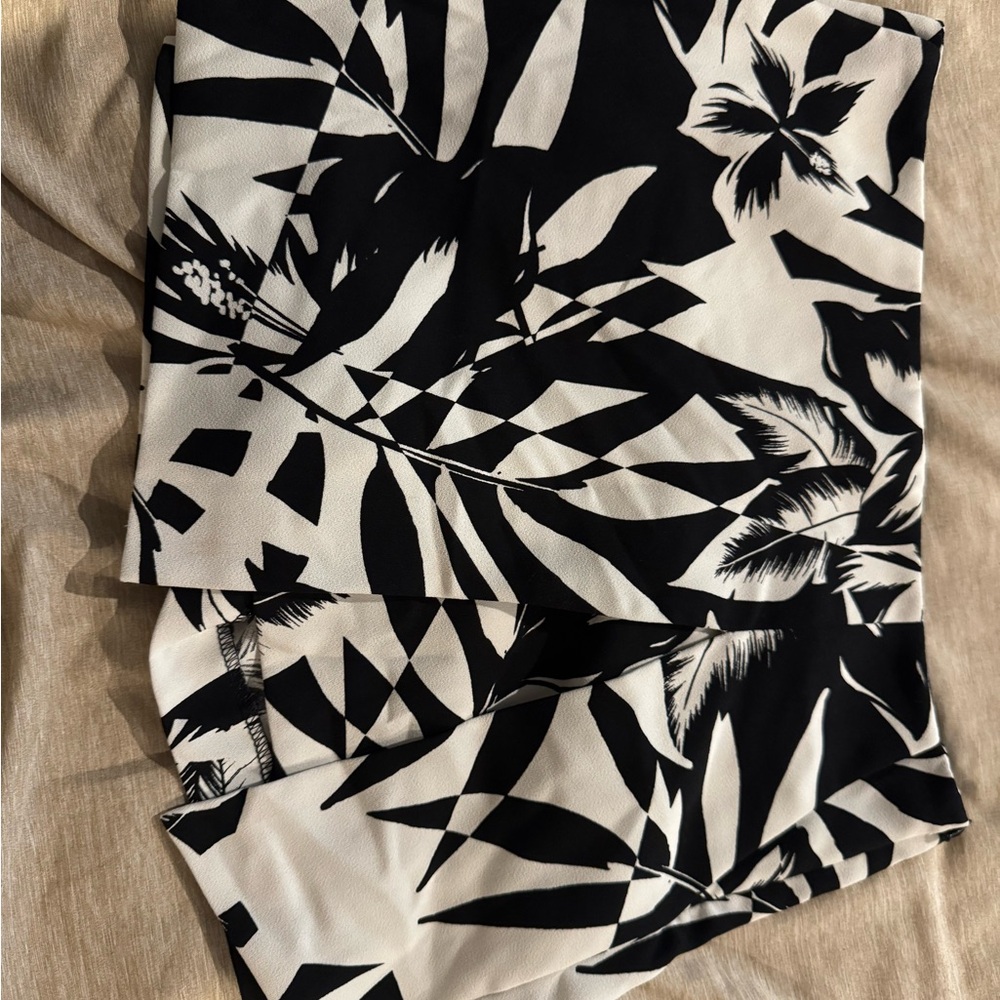 Express Black and White Floral Skort